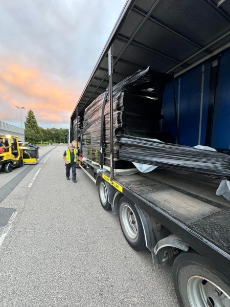 exibition-stand-builder-with-lorries